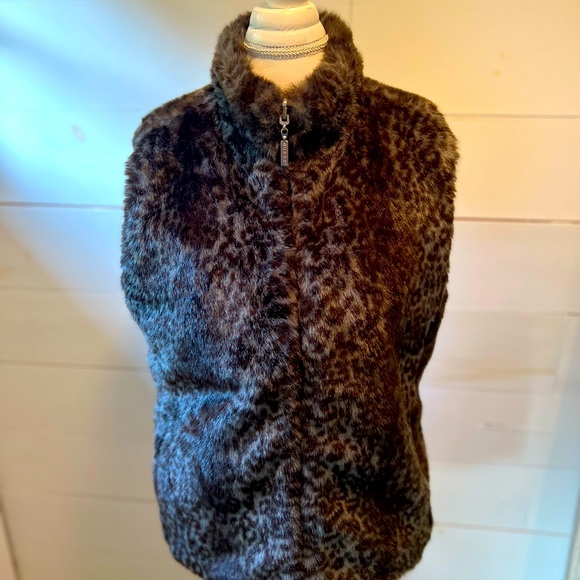 Aster June Reversible vest/ like new - Picture 3 of 3